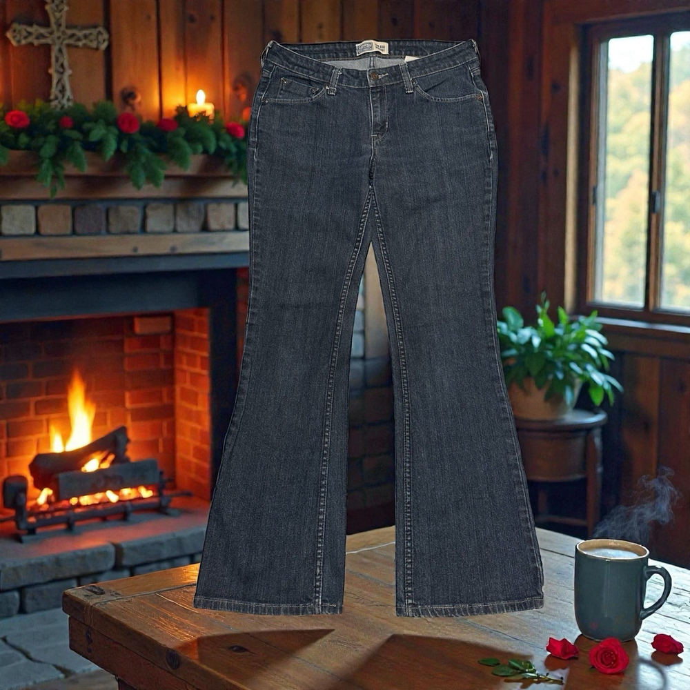 Signature Jeans Low Rise Bootcut Womens 10 Long 31” Levi Strauss Western Cowgirl
